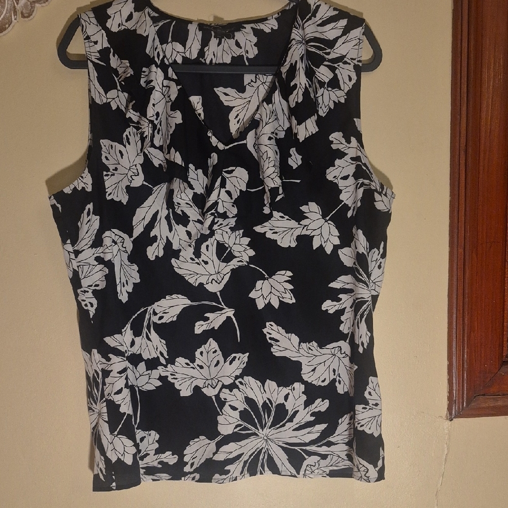 Banana Republic Black and White Floral Top